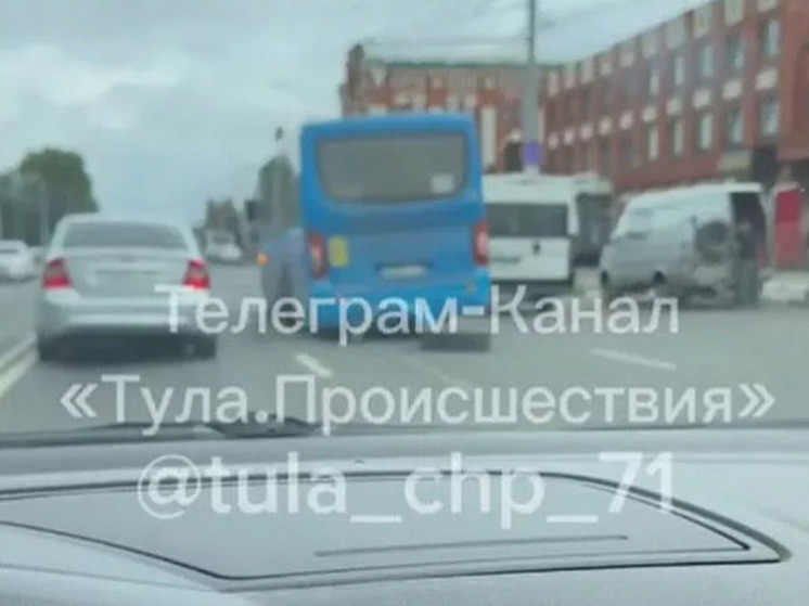 На проспекте Ленина в Туле у автобуса на ходу отлетело колесо