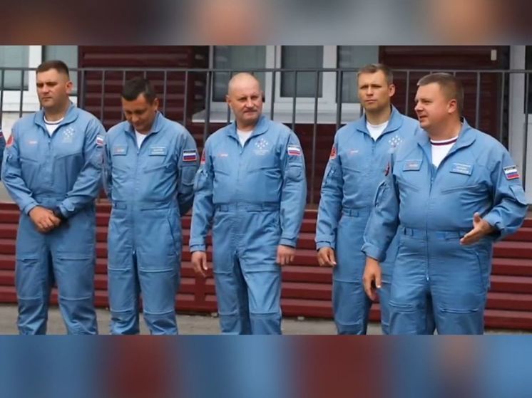Пилоты «Стрижей» почтили память пензенского летчика-истребителя Василия Гуляева