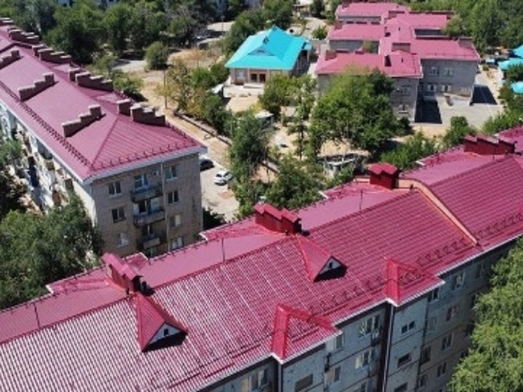 В домах Элисты обновили кровли