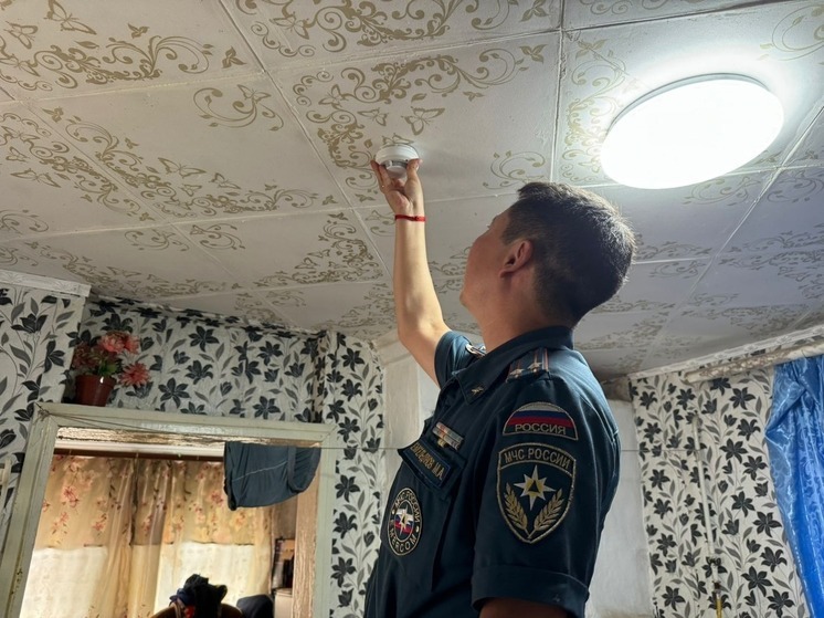 Спасатели Калмыкии продолжают установку пожарных извещателей