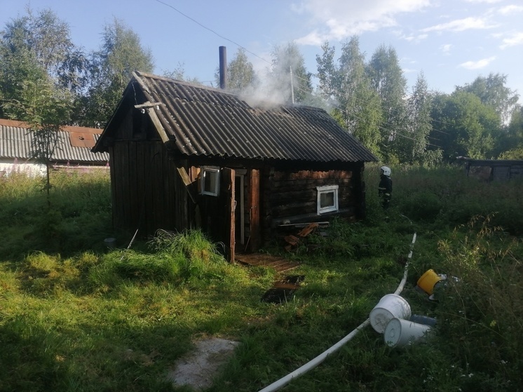 Частная баня полыхала на севере Карелии