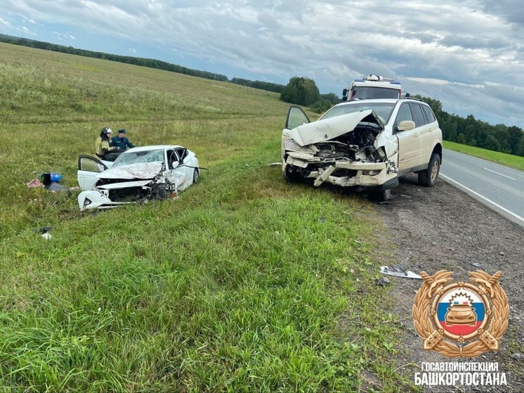 Двое взрослых и трое детей пострадали в страшной аварии в Башкирии