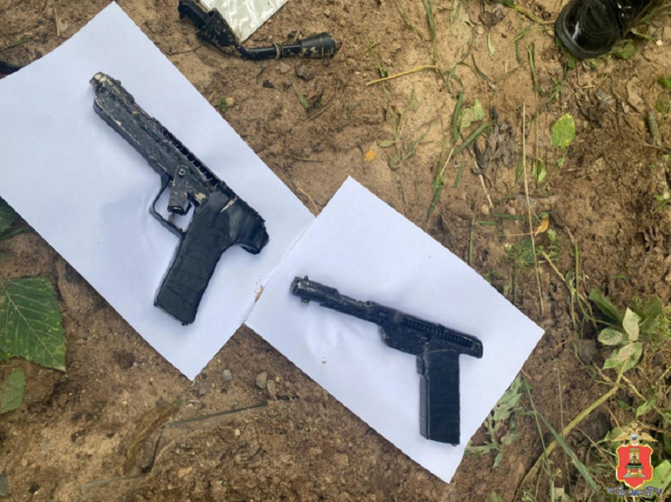 В Тверской области пьяный мужчина с оружием упал с мопеда