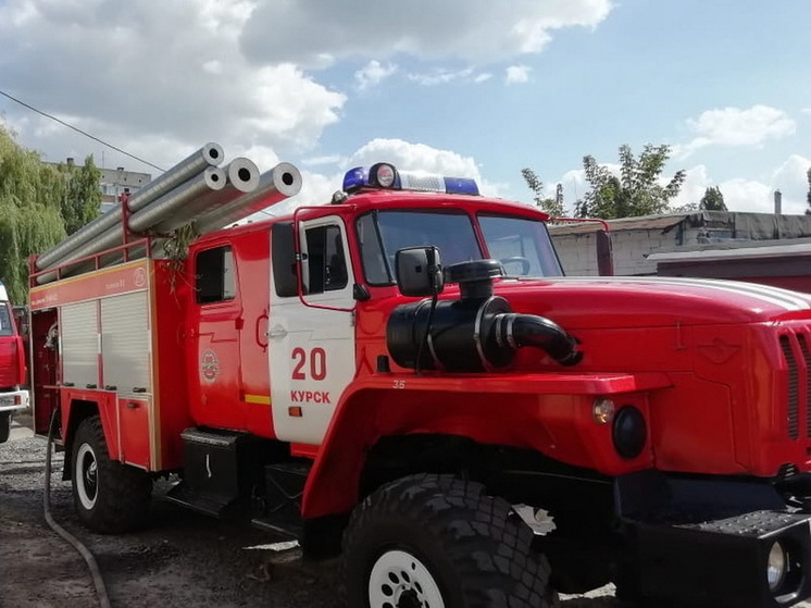 На стоянке в Курске загорелся автобус