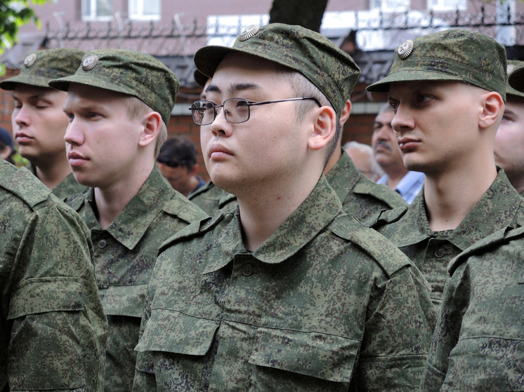 Особый призывной возраст и срок службы остались актуальны для мигрантов, желающих стать россиянами