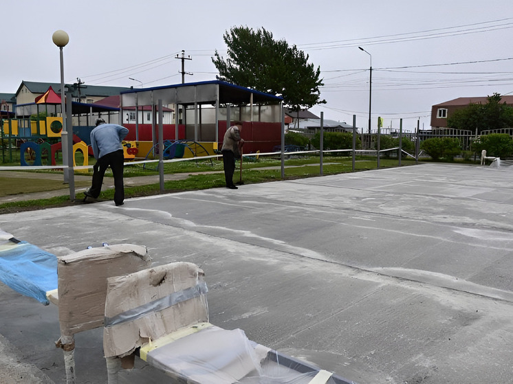  В Поронайском районе в 6 детсадах установят новые детские площадки