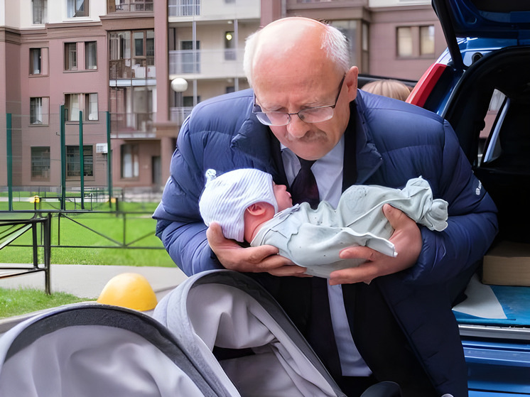 Депутат Ржаненков напоминает: рожденным с 1 августа подарят наборы