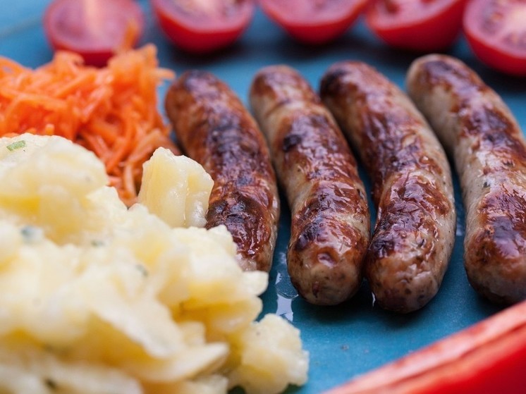 Сосисочный скандал в Приморье: продукция из Владимирской области вызывает опасения
