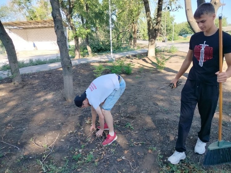 Активисты навели порядок в парке в Тельманово