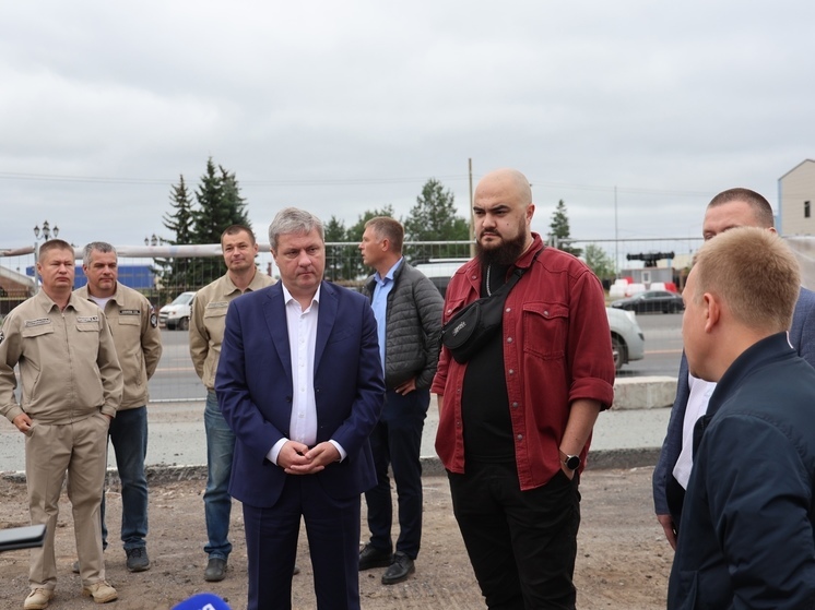 Дмитрий Морев провел выездной штаб на реконструируемой площади Профсоюзов