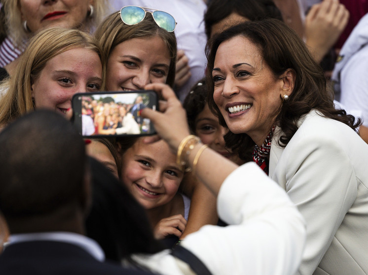 Трамп потребовал от Камалы Харрис определиться со своей расой