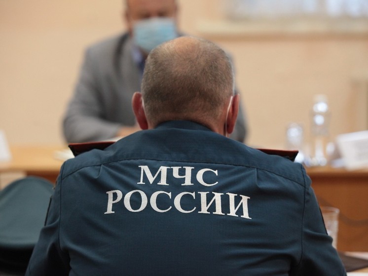 В Копейске пожарный смог поймать упавшую из окна женщину