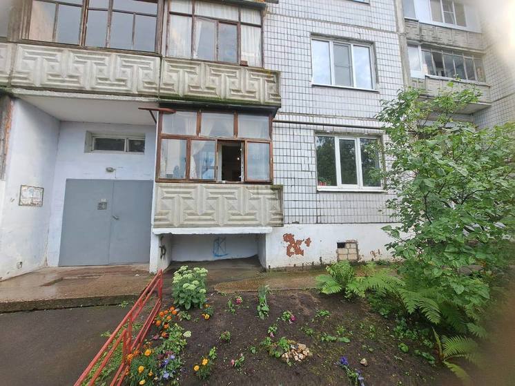 В поселке ДРСУ-2 города Твери из окна выпала трехлетняя девочка