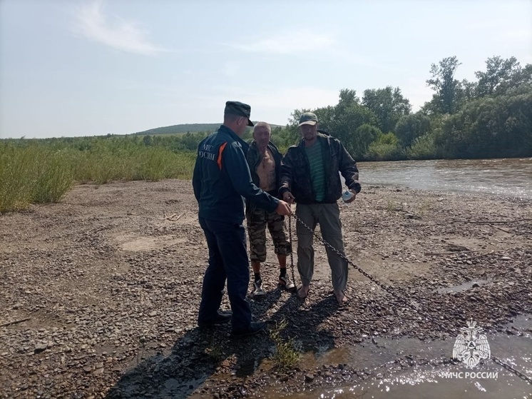 Спасатели помогли попавшим в беду рыбакам в Забайкалье