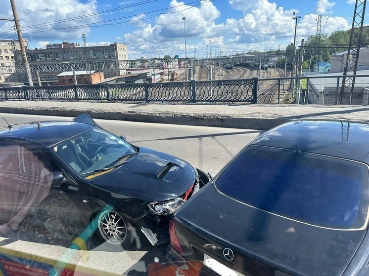 Авария на Пошехонском мосту в Вологде создала пробку