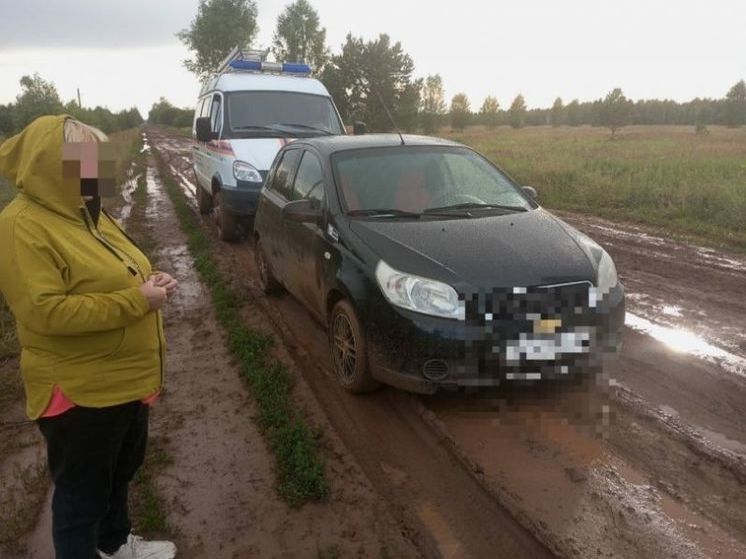 Башкирские спасатели помогли супругам, увязшим на машине в колее