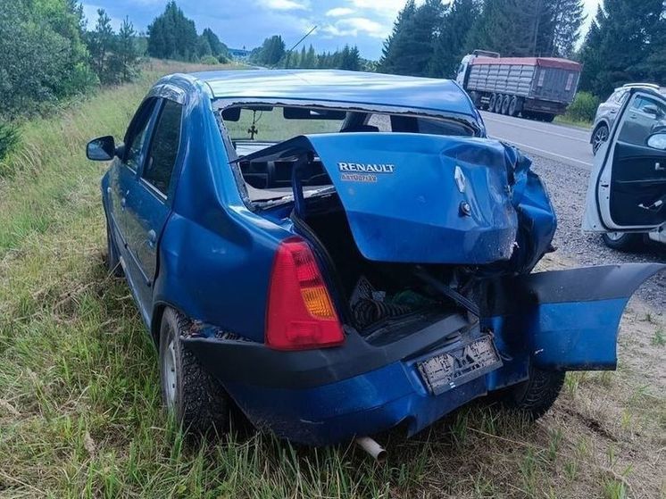 В Тверской области в ДТП с грузовиком пострадал человек
