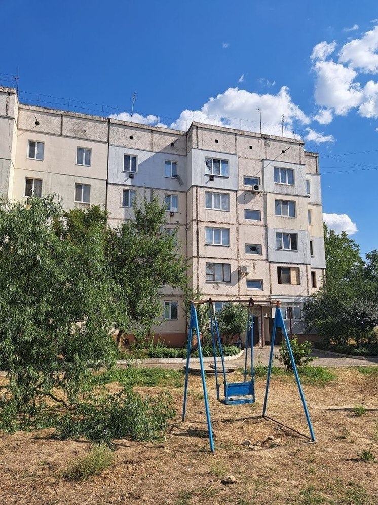 ВСУ ударили по многоэтажке в Таврийске на Херсонщине