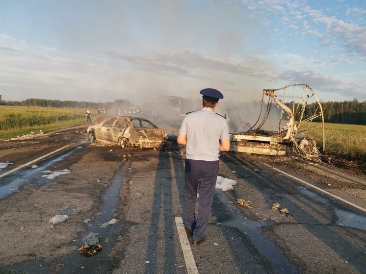  В трех горящих авто на трассе Тюмень-Омск погибли двое водителей