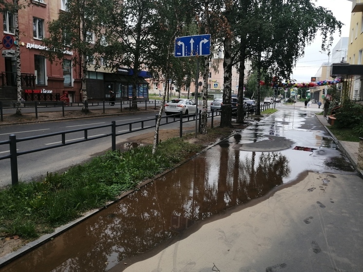 Потоп в центре столицы Карелии продолжается