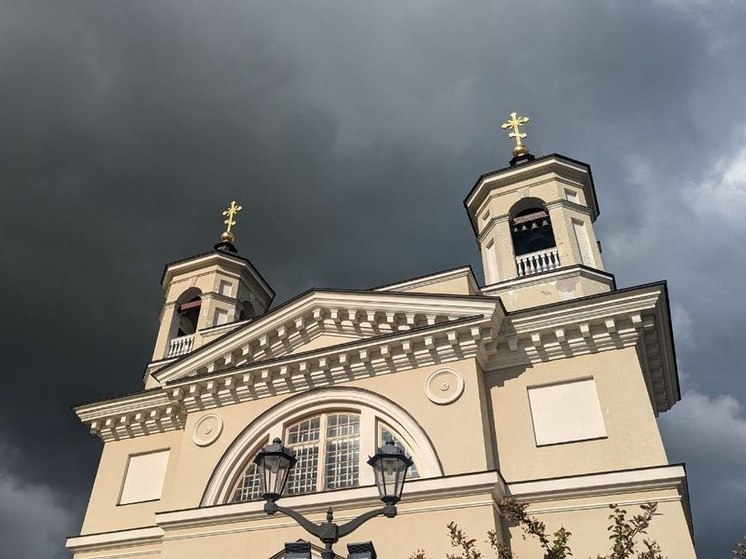 В Петербурге задержали вандалку за религиозный текст на стене напротив церкви