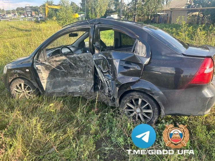 В Уфе столкнулись два автомобиля – один из водителей получил тяжелые травмы