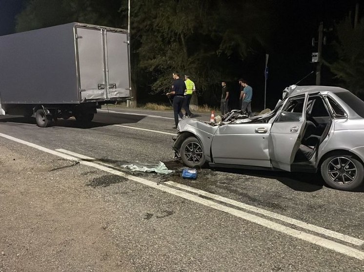 В Буденновском округе 25-летний водитель заснул за рулем и погиб в ДТП