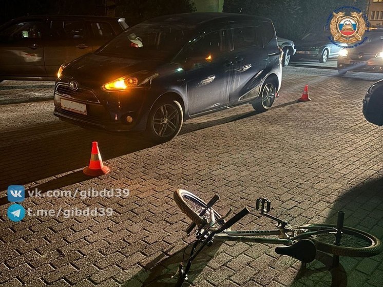 Калининградский школьник на велосипеде попал под машину