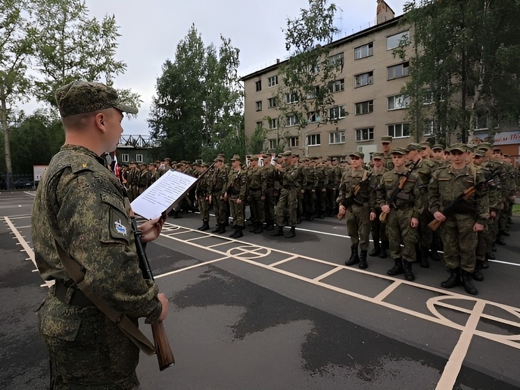 Сто курсантов военно-учебного центра САФУ приняли присягу в Архангельске