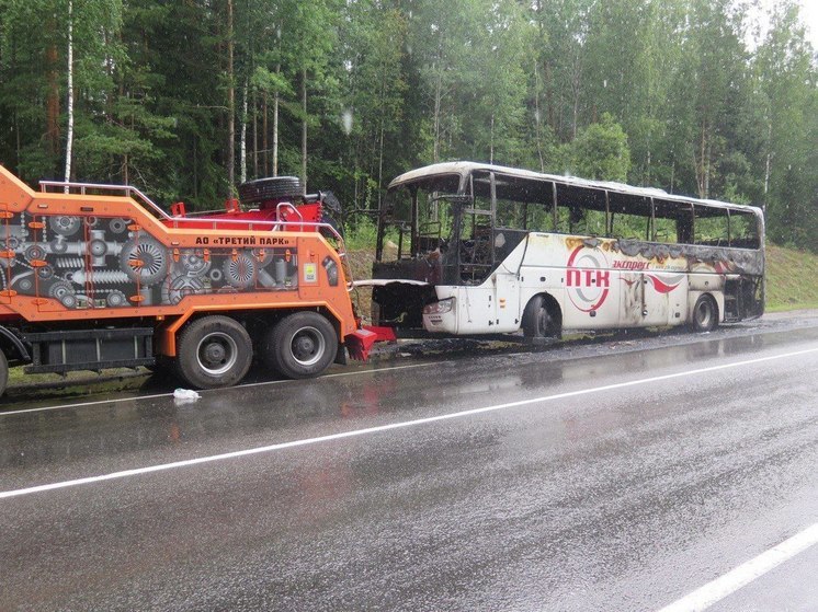 В Приозерском районе сгорел рейсовый автобус