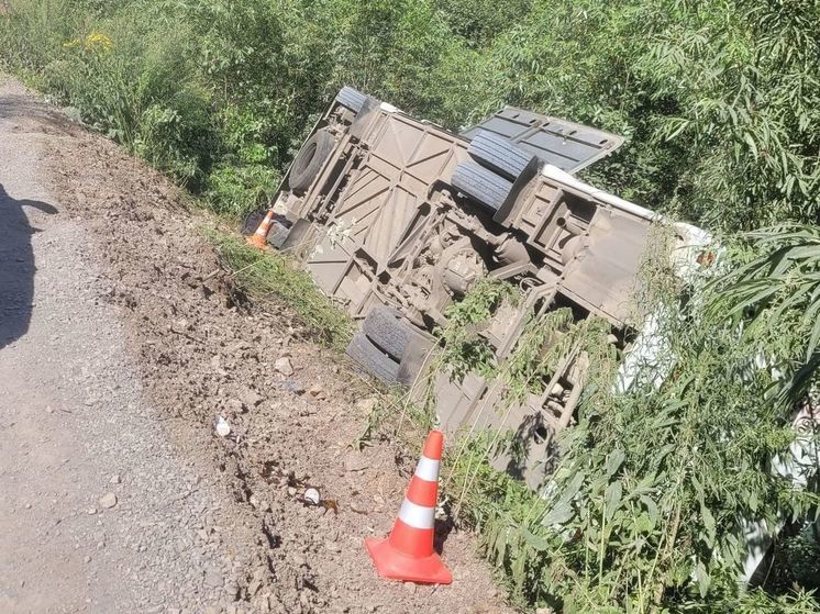 Под Красноярском 25 туристов пострадали в ДТП с автобусом