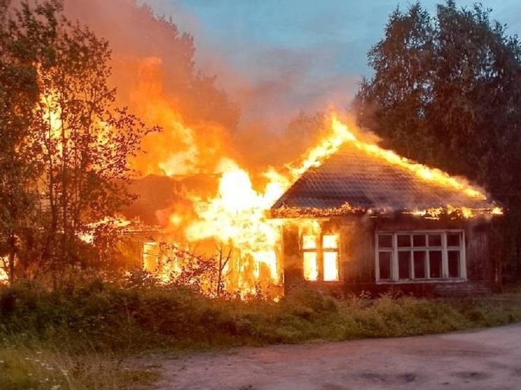 Пожар повышенного ранга в Умбе тушили больше десяти часов