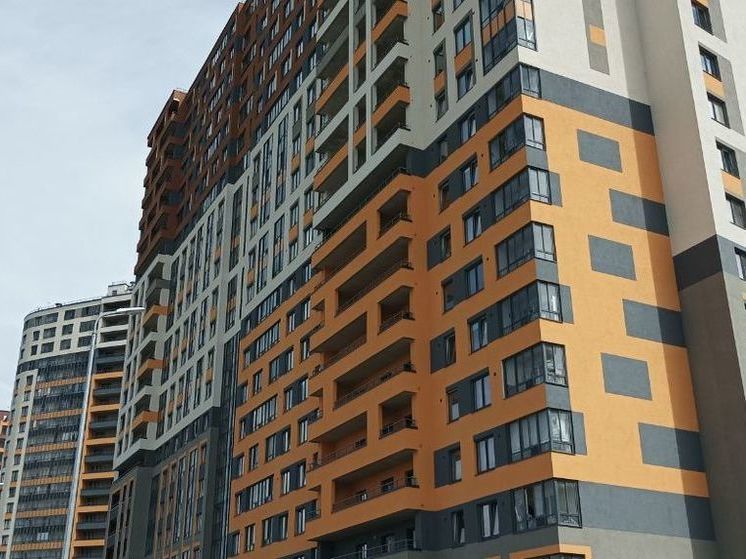Уроженец Мурманска упал с балкона на петербуржца и погиб