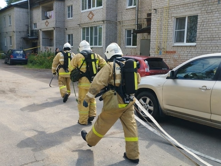 В Любытино прошли учения по ликвидации утечки газа в многоквартирном доме