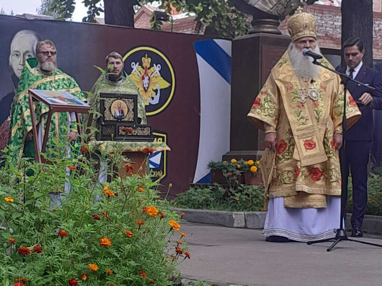 Мощи святого и праведного воина Феодора Ушакова переданы храму на его малой родине под раскаты грома