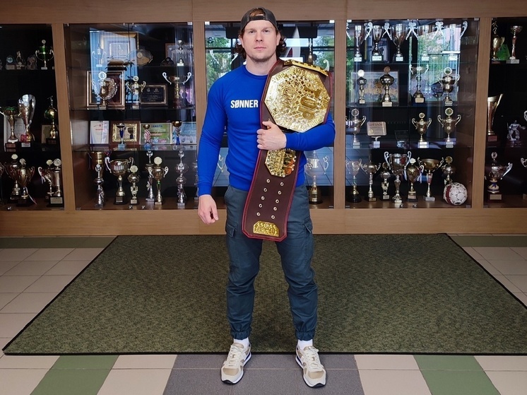Даниил Кириленко первым из кировчан взял чемпионский пояс по ММА