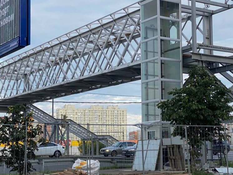 В Рязани смонтировали надземный переход у гипермаркета Globus