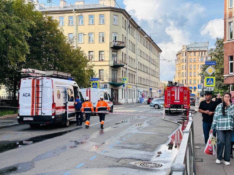 Жильцов эвакуировали, движение перекрыли: жилой дом на Петроградке под угрозой обрушения