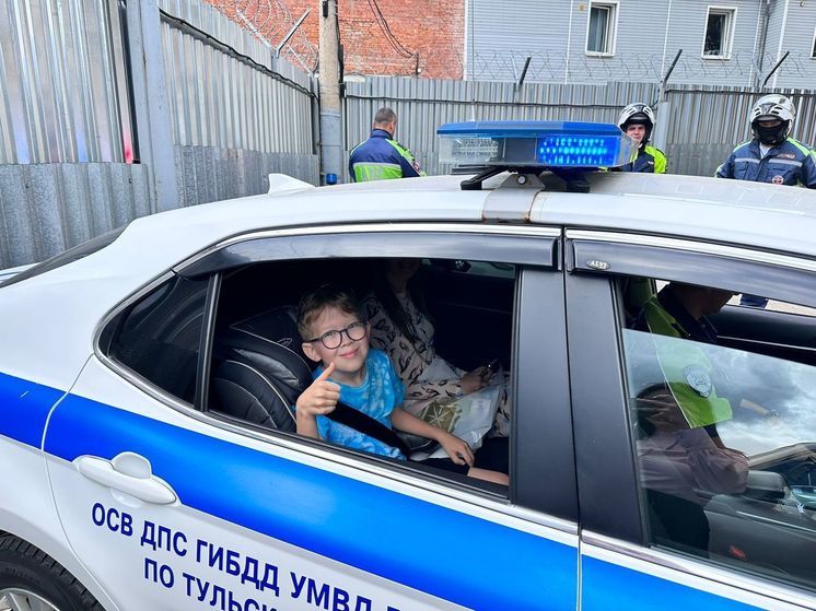 Тульская Госавтоинспекция исполнила мечту 8-летнего мальчика