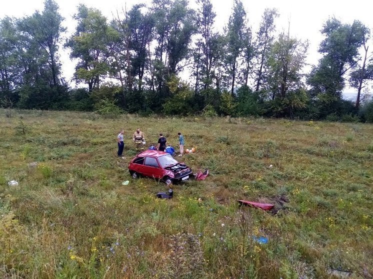 В Курской области пьяный водитель потерял контроль над «Окой» и съехал в кювет