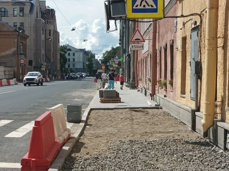 Уже больше месяца в Северной столице ремонтируют Чкаловский проспект.