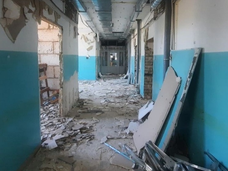 В Калмыкии обсудили капитальный ремонт районной больницы