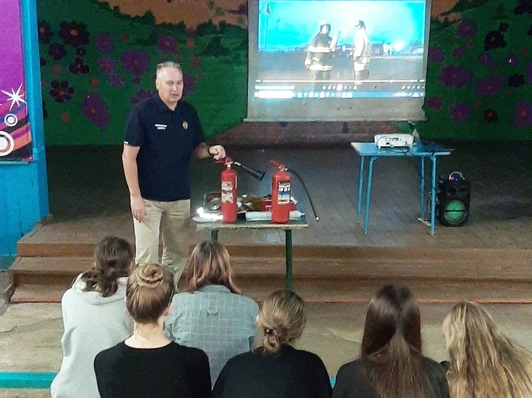 Смоленские добровольные пожарные встретились с юными "Лидерами"