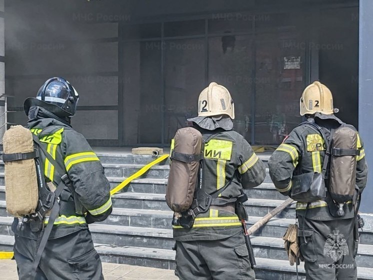 Опубликованы фото с места пожара в тульском магазине одежды