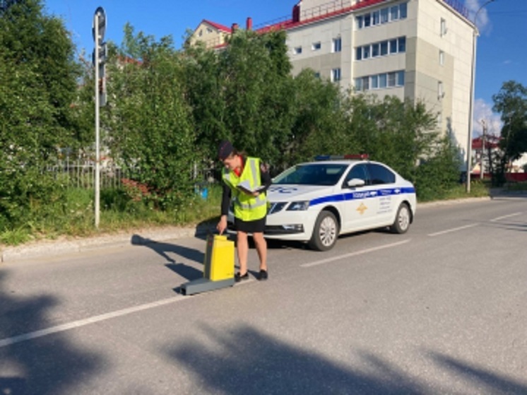 Стражи порядка в НАО проверили дорогу ретрорефлектометром