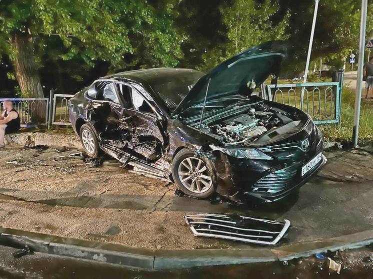 Четыре человека пострадали в ночном ДТП в Саратове