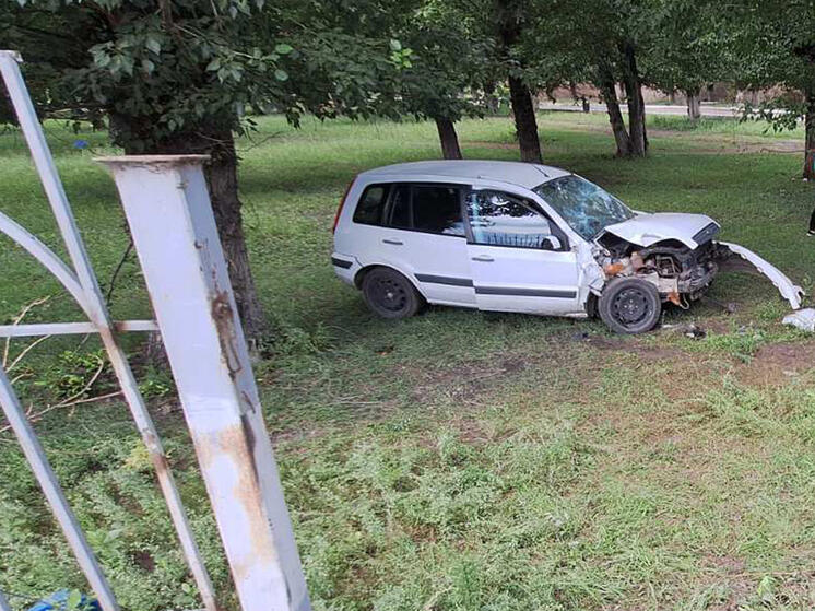 В Бурятии 70-летняя водитель врезалась в ограждение