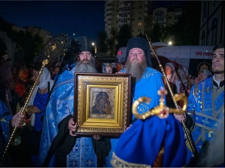 В Орле Казанскую икону Божией Матери встречали почти 3 тысячи человек