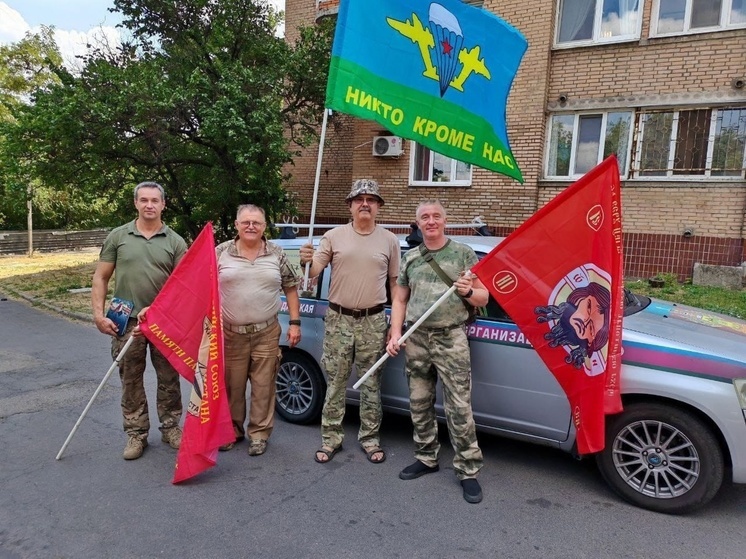 Краснодарцы доставили в зону СВО сборник стихов «ZOV Победы»