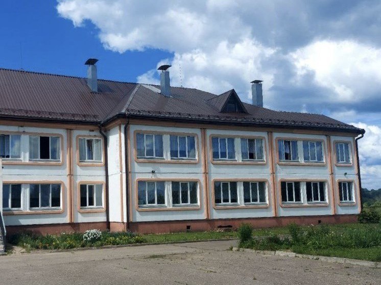 В Погорельской школе Тверской области заменили кровлю